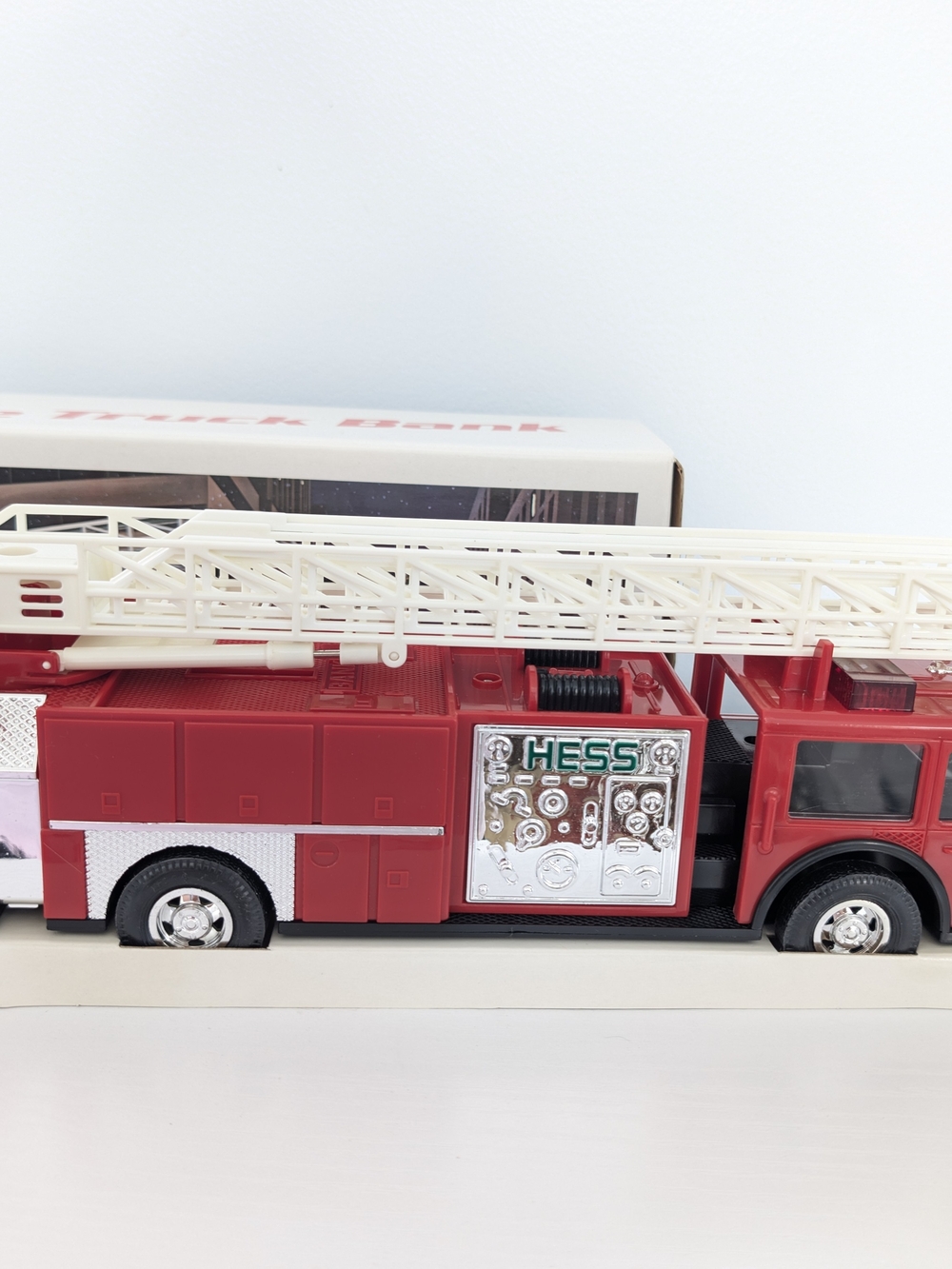 1986 Vintage Hess Toy Red Fire Truck Bank — First Edition Collectible NOS - Picture 10 of 11